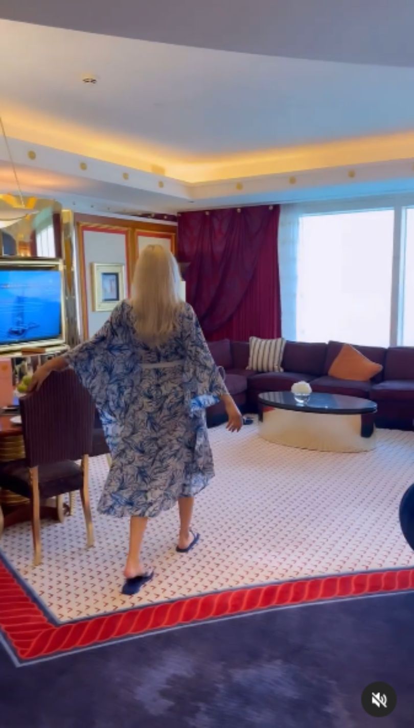 Tak Caroline Derpienski mieszkała w Dubaju. Hotel robi wrażenie
