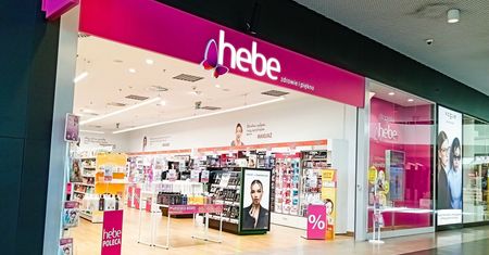 Polki pokochały te tanie perfumy. Wiemy, gdzie można je kupić