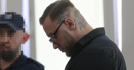 Wdowa i matka zmarłego 37-latka wyznały, że zdewastowano jego grób. Zachowanie bliskich Żaka było oburzające: "ŚMIALI SIĘ"