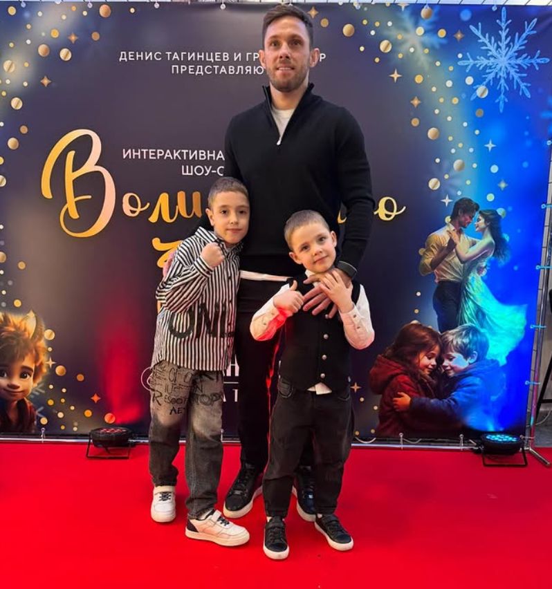 Maciej Rybus z byłą żoną i synami