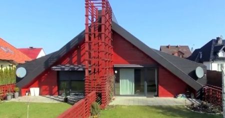 Niezwykły dom w Oleśnicy. "Ludzie mówili, że powstanie tu hodowla krów"