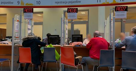 Zgłoszenie zbycia lub nabycia pojazdu. Termin to znów 30 dni, ale zrobisz to przez internet