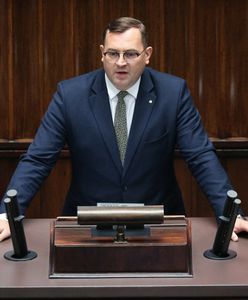 Na mównicę wyszedł Krajewski. Krzyki w Sejmie