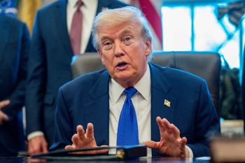 Ważą się losy właściciela TVN. Trump zabrał głos