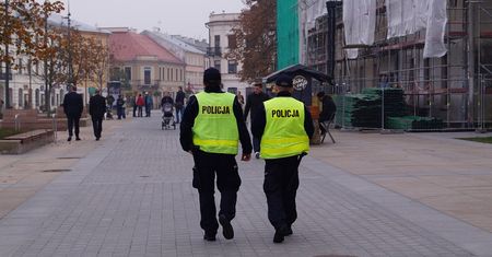 Nie masz 18 lat? Nie będziesz mógł wyjść z domu bez opiekuna! Za złamanie zakazu mandat