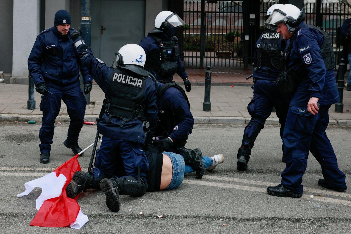 policja, protest rolników, andrzej mroczek Użyto miękkich środków. Ekspert komentuje nagrania z protestów