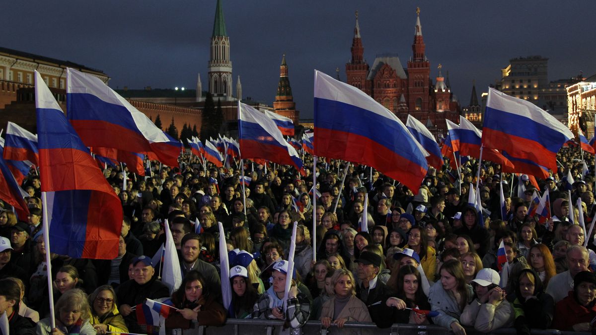 MOSCOW, RUSSIA - SEPTEMBER 30: (RUSSIA OUT) People wave Russian flags during a concert in support of the annexation of four Ukrainian regions at Red Square on September 30, 2022 in Moscow, Russia. Separatist leaders of annexed Donetsk, Lugansk, Kherson and Zaporizhzhya regions of Ukraine were in Moscow to sign joint documents. (Photo by Contributor/Getty Images)