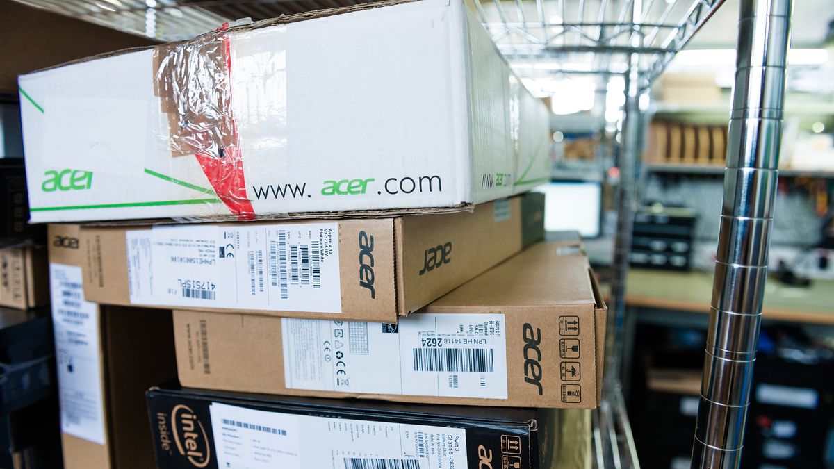 To tutaj wymieniają zalane klawiatury i popękane ekrany. Z wizytą w centrum naprawy komputerów 1