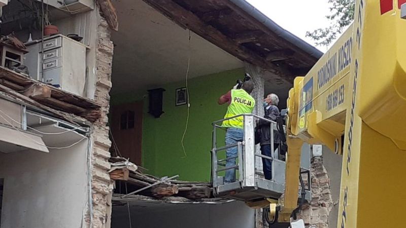 Świdnica. Złomiarze polują na uszkodzony budynek. Straż Miejska ma pełne ręce roboty
