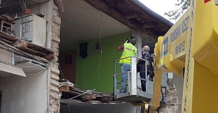 Świdnica. Złomiarze polują na uszkodzony budynek. Straż Miejska ma pełne ręce roboty