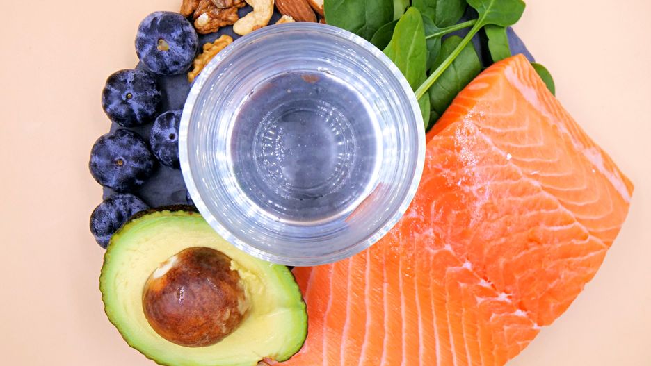 Wakacyjne zmiany w diecie, które naprawdę mają sens