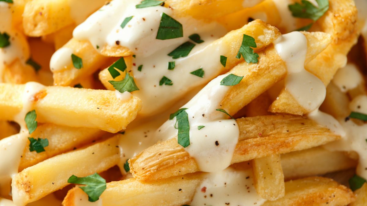Sos serowy. Idealny do makaronu, zapiekanek i frytek