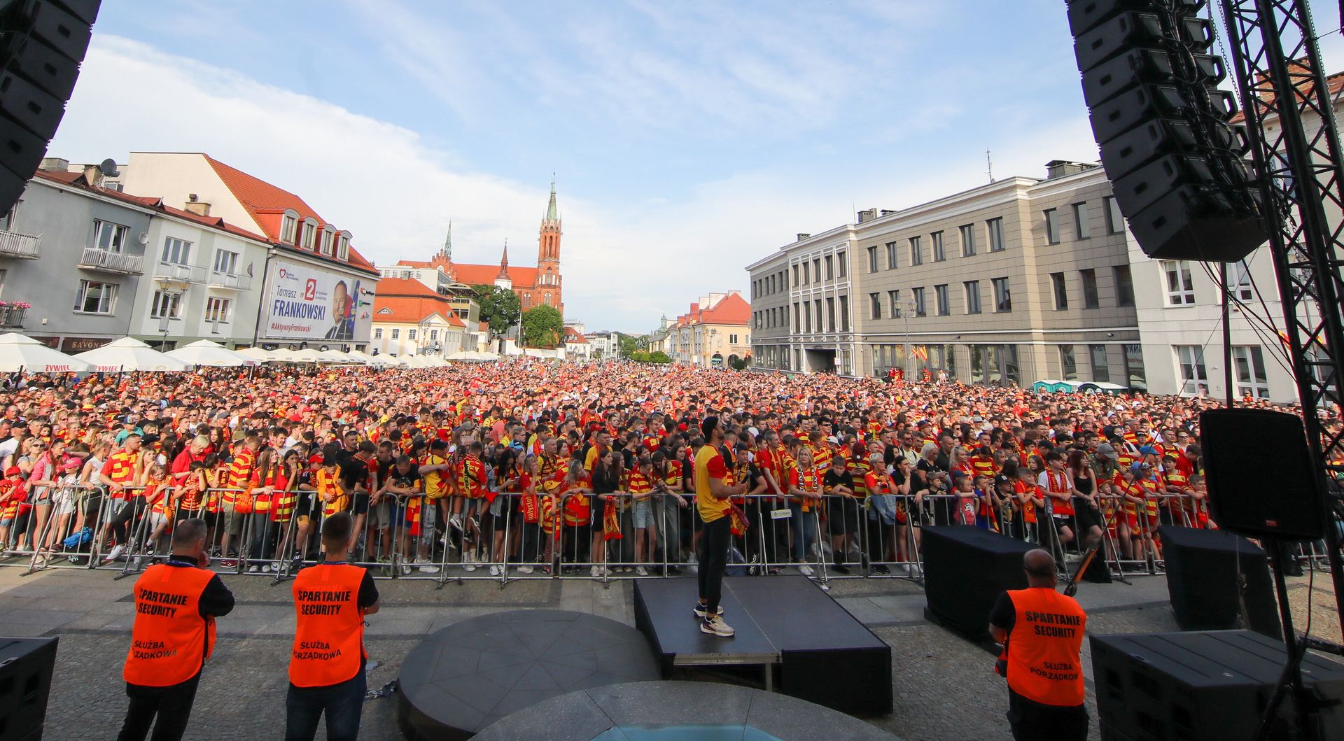 Kibice Jagiellonii na ulicach miasta oglądali mecz z Wartą. 