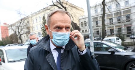 "Wiadomości" TVP nie przestają atakować Tuska. "Chce skolonizować inne partie opozycyjne"