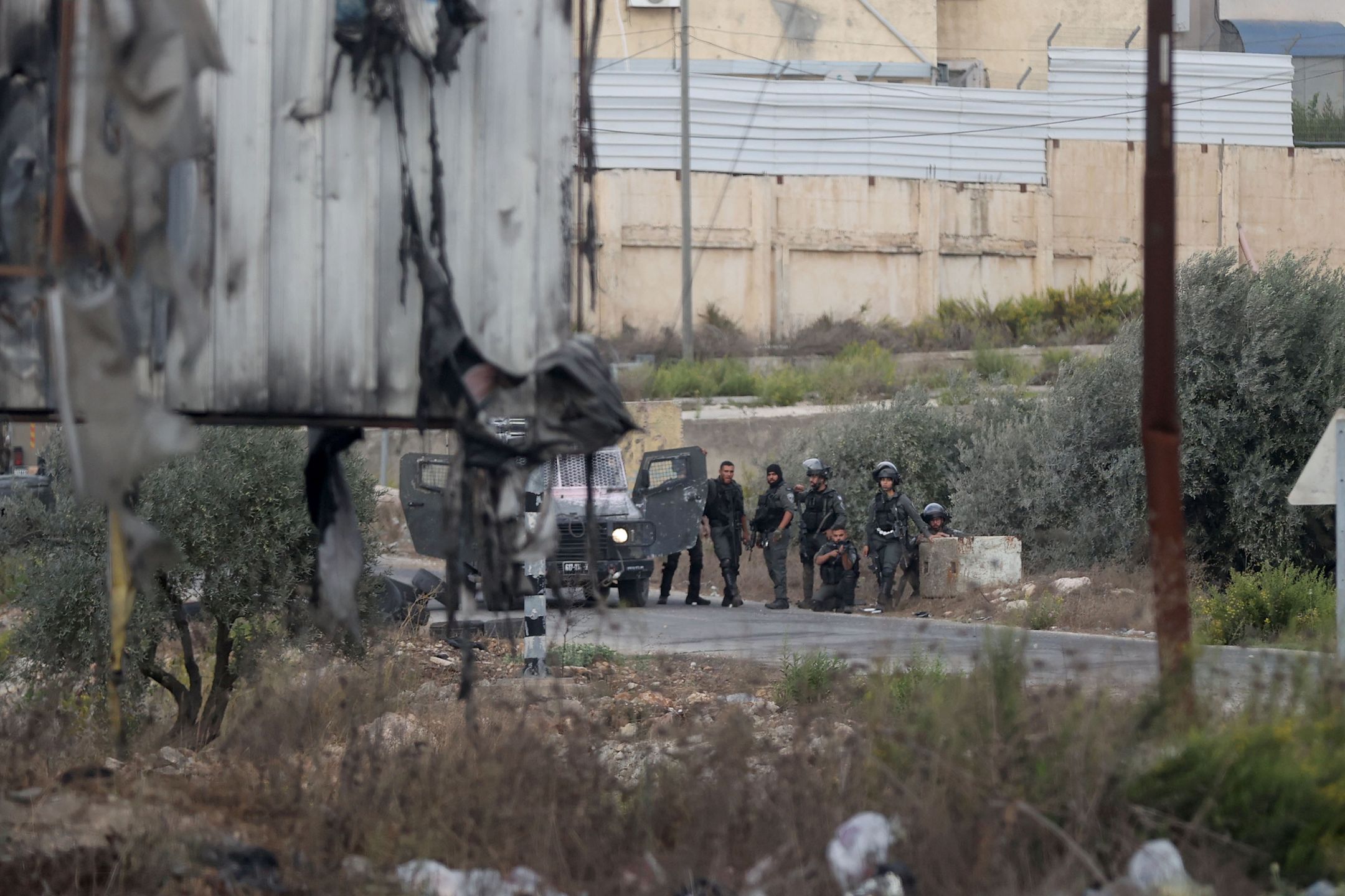 RAMALLAH, WEST BANK - OCTOBER 07: Israeli soldiers clash with Palestinians in Beit El district of Ramallah, West Bank on October 07, 2023. (Photo by Issam Rimawi/Anadolu Agency via Getty Images)