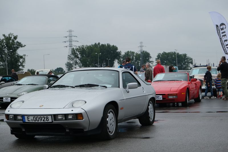 Porsche 928