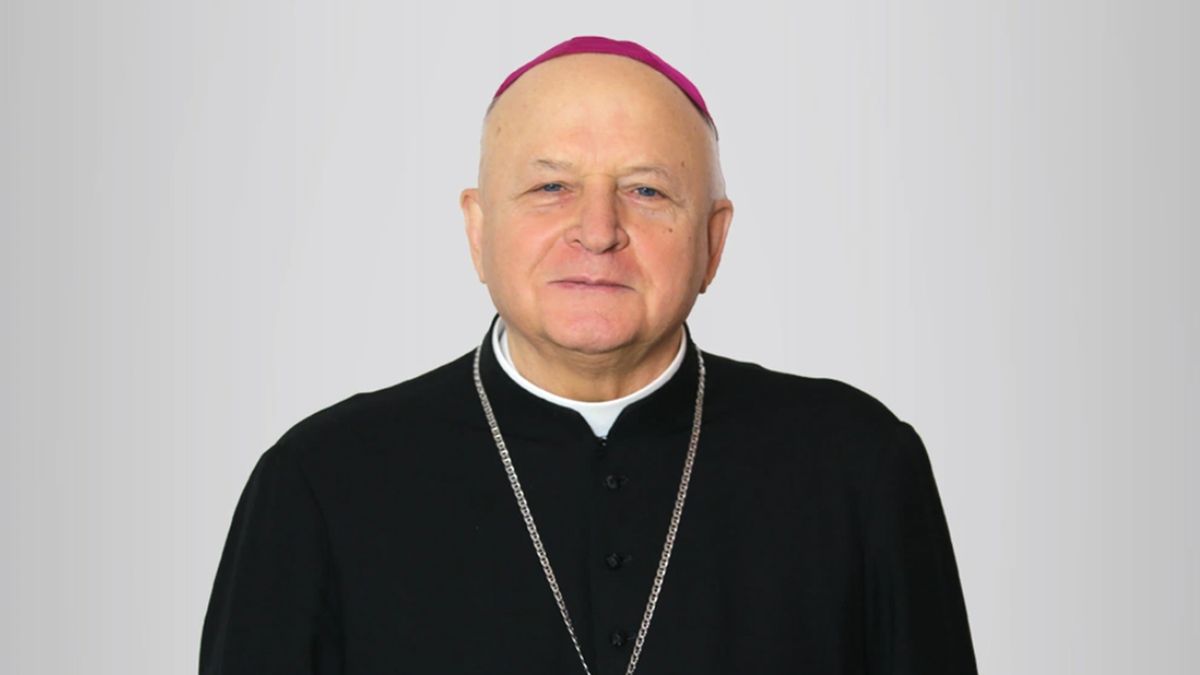 Biskup Józef Wróbel przewodniczy zespołowi.