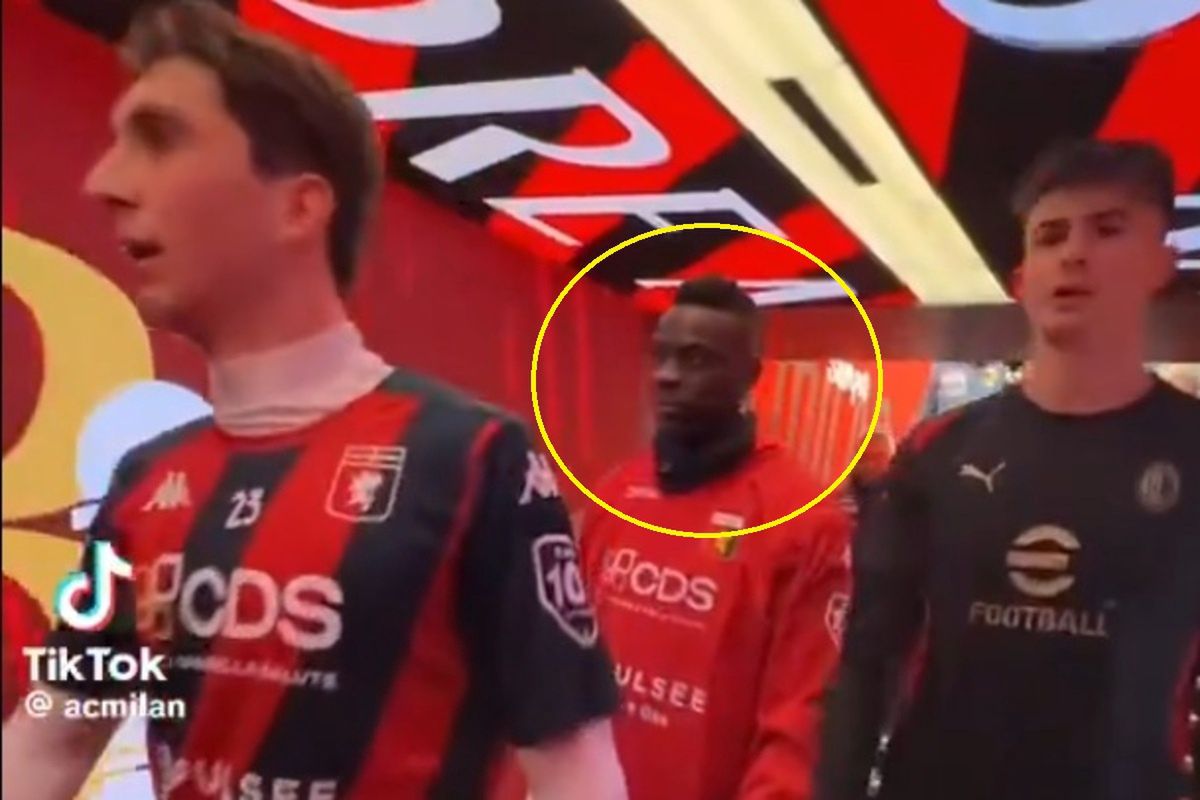 Mario Balotelli w czasie meczu AC Milanu z Genoą CFC