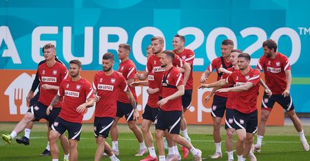 Czym jeżdżą polscy piłkarze? Nie brakuje aut za miliony, choć niektórzy zaczynali od matiza
