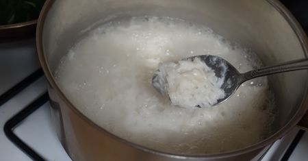 Zapycha jelita, powoduje zaparcia. Lepiej uważać