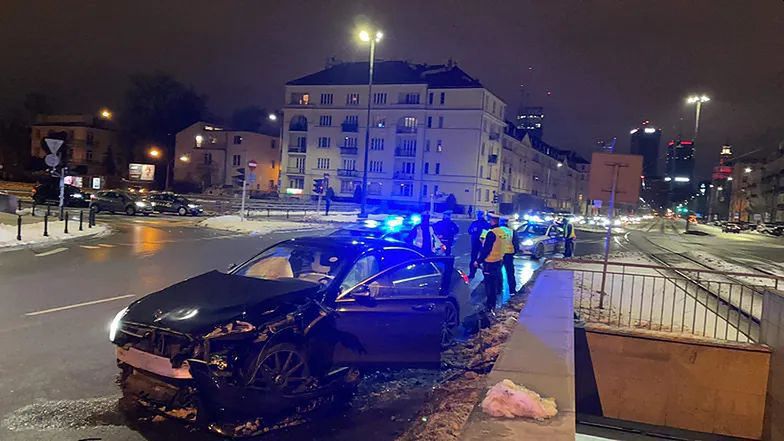 Wypadek z udziałem 27-latka i Julii Skrodzkiej (warszawawpigulce.pl)