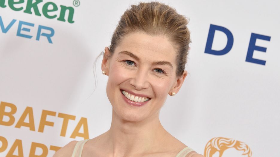 Rosamund Pike na 2024 BAFTA Tea Party 