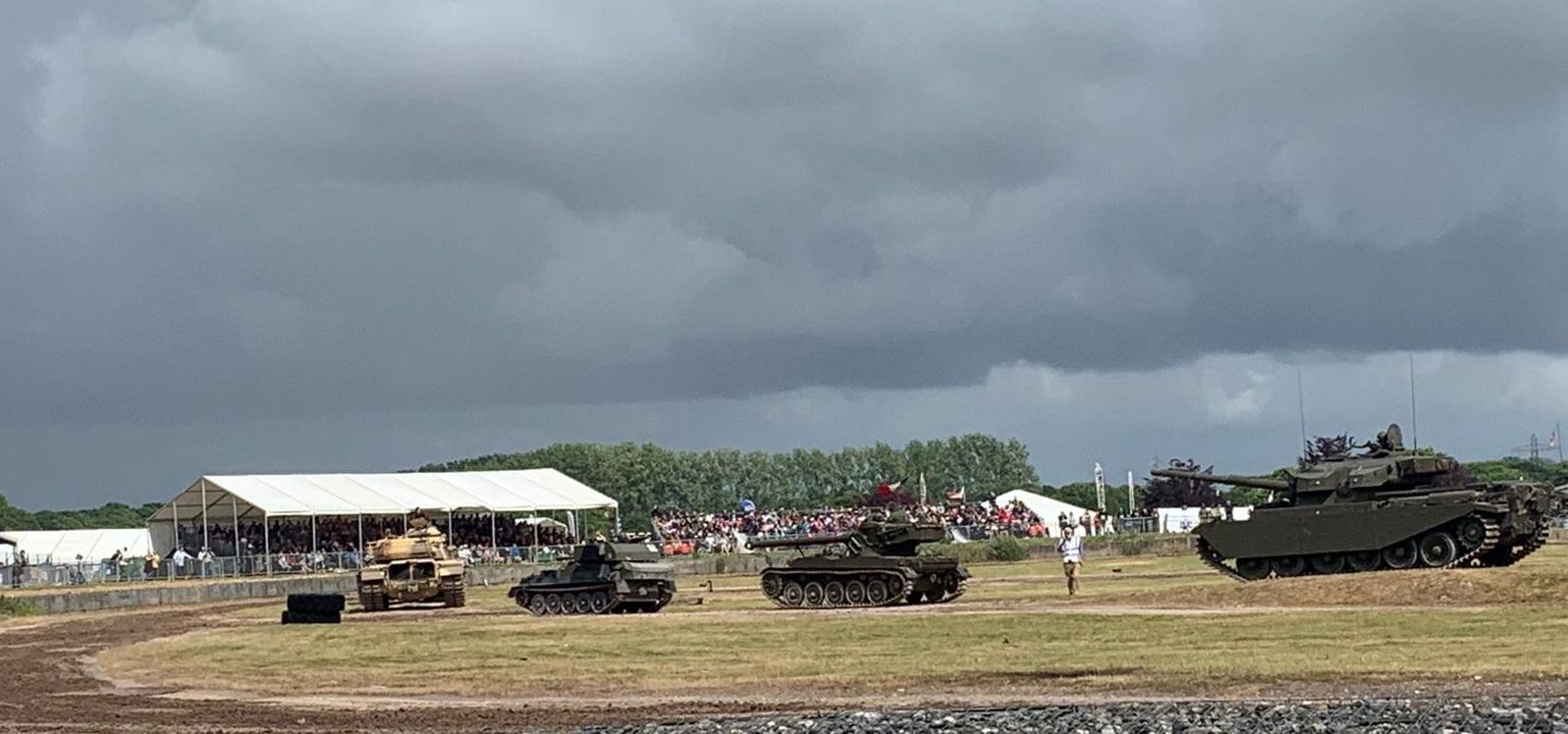 Amerykański M60, brytyjski FV107 Scimitar, francuski AMX-13 oraz brytyjski Centurion.
