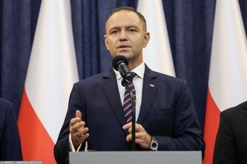 100 dni Nawrockiego. Ekspert: konsoliduje prawicę, ale rośnie polaryzacja