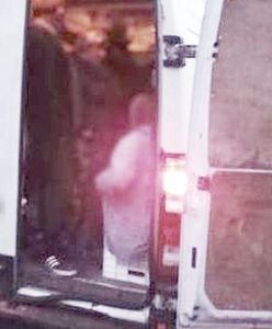 Przewoził w aucie o 29 osób więcej, niż pozwalają na to przepisy. 50-latek stracił prawo jazdy