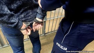 Paszowice: Uderzył motorowerem w radiowóz i próbował uciekać pieszo