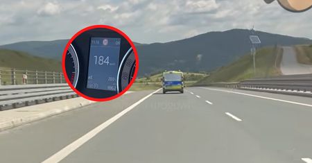Nagrał radiowóz na Zakopiance. Mamy komentarz policji