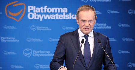 Nazwał Tuska "pieskiem", zadzwonił telefon