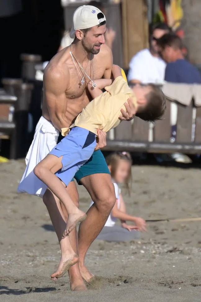 Novak Djoković "przyłapany" na czułościach podczas rodzinnych wakacji