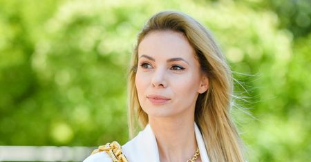 Pracuje w TVN. "Księża zatrzaskiwali nam drzwi przed nosem"