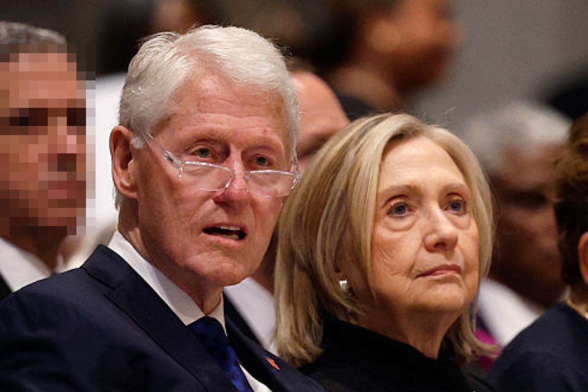 Stan zdrowia Billa Clintona. Pokazali, co miał, wysiadając z samolotu