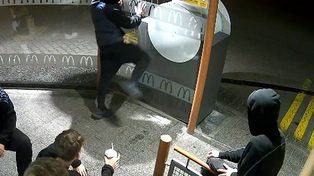 Kępno: Nastolatek kopnął w szybę restauracji. Stanął przed sądem