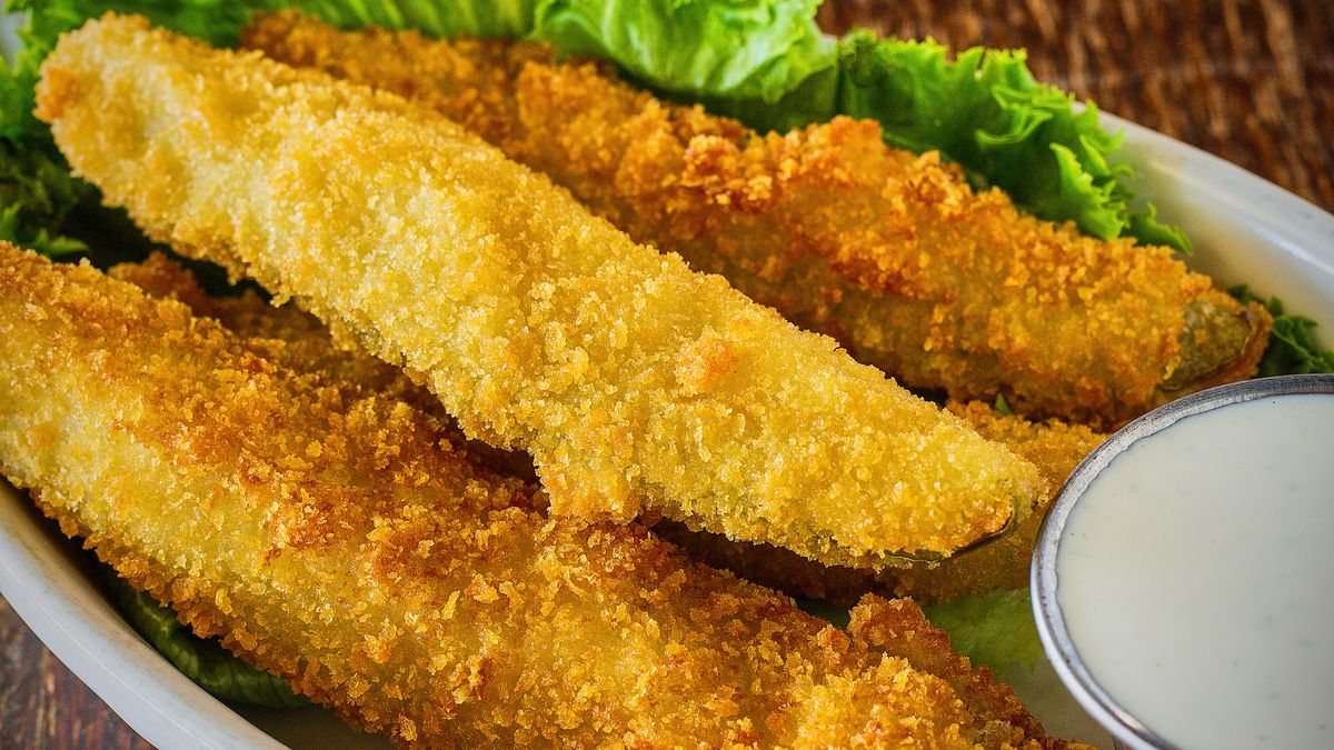 Ogórki kiszone w chrupiącej panierce