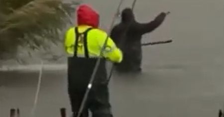 Poszli wędkować w trakcie burzy. Oglądajcie do końca, nagranie poraża