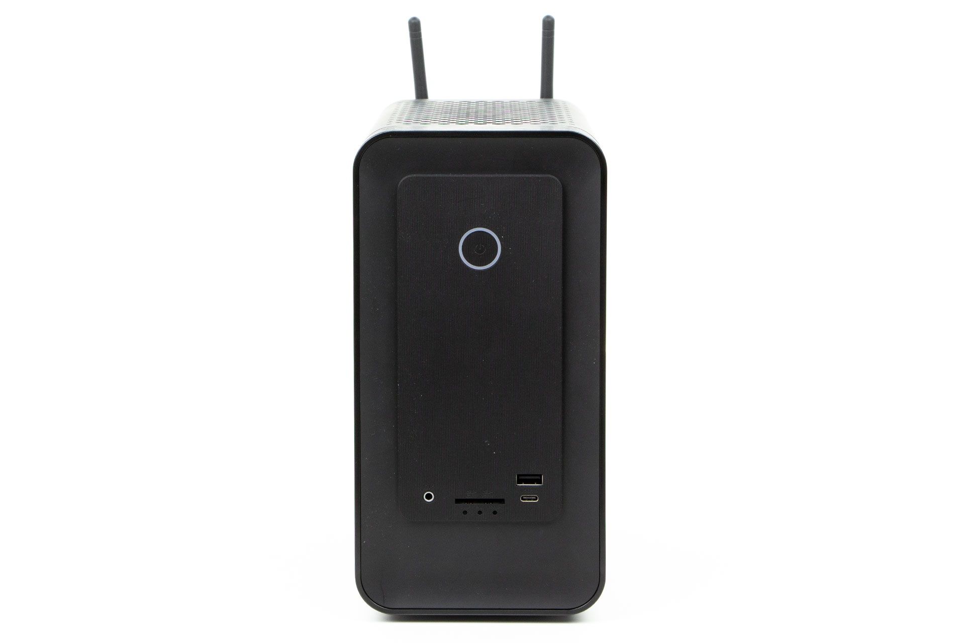 Zotac ZBOX Magnus One ECM73070C - z przodu