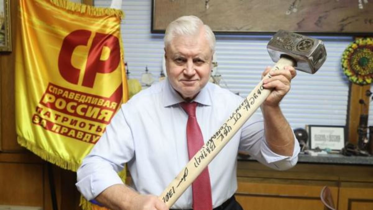 Siergiej Mironow zapozował z prezentem otrzymanym od założyciela Grupy Wagner 