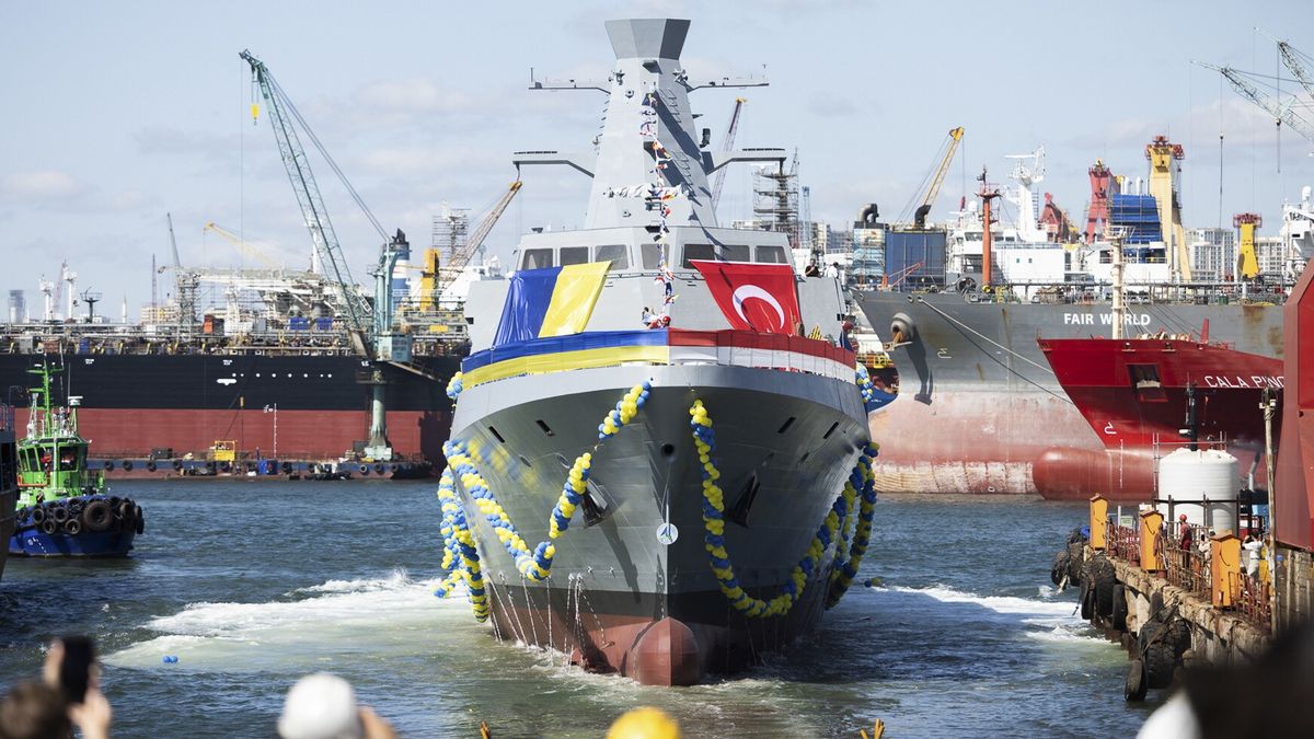 A handout picture made available by the Ukrainian Presidential Press Service on 02 August 2024, shows the corvette 'Hetman Ivan Vyhovsky' during the launch ceremony in Istanbul, Turkey, 01 August 2024. The second ADA-class corvette 'Hetman Ivan Vyhovsky' was launched for the Ukrainian Navy at a shipyard in Turkey. The first corvette 'Hetman Ivan Mazepa' was built in Turkey in 2022 and is currently undergoing sea trials. The construction of these warships is part of a framework agreement between Ukraine and Turkey concluded at the end of 2020. EPA/PRESIDENTIAL PRESS SERVICE HANDOUT HANDOUT HANDOUT EDITORIAL USE ONLY/NO SALES Dostawca: PAP/EPA.