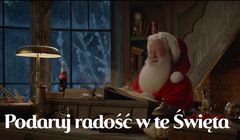 Podarunki radości i czerwone ciężarówki reklamują Coca-Colę na Boże Narodzenie (wideo)