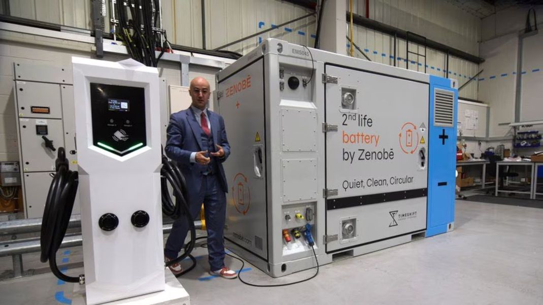 Jeden z magazynów energii firmy Zenobe i jej założyciel
