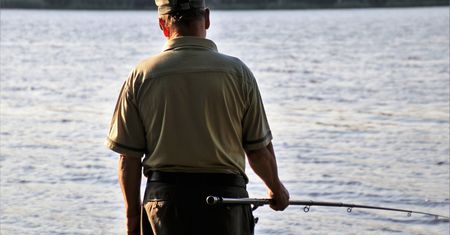 Wielkopolska. Wędkarze w stawie znaleźli samochód