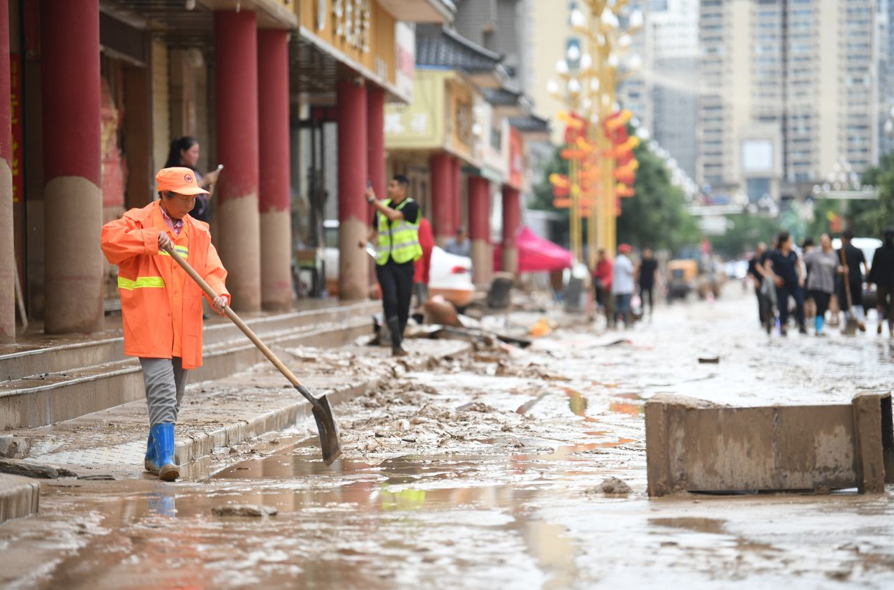 Katastrofalne opady w Chinach. 30 ofiar i masowe ewakuacje