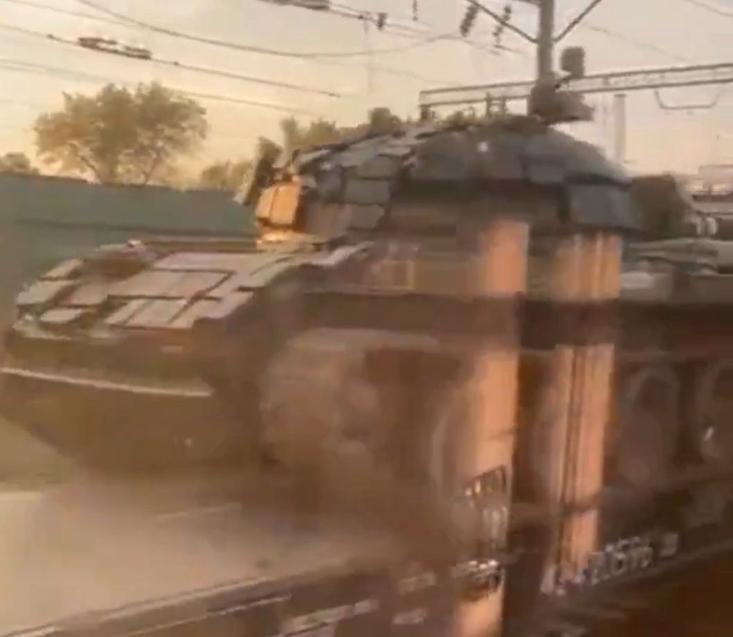 Transport czołgów T-62M Rosjan