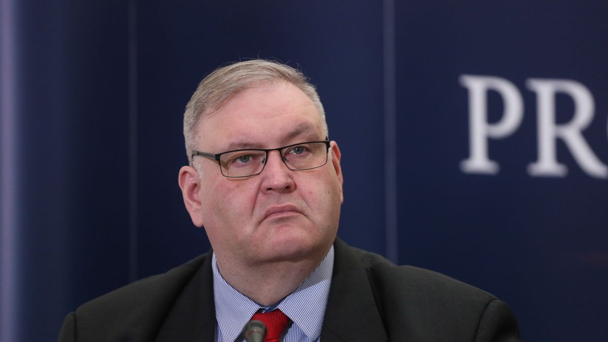 Sędzia TK pojechał limuzyną po wódkę. Został przyłapany