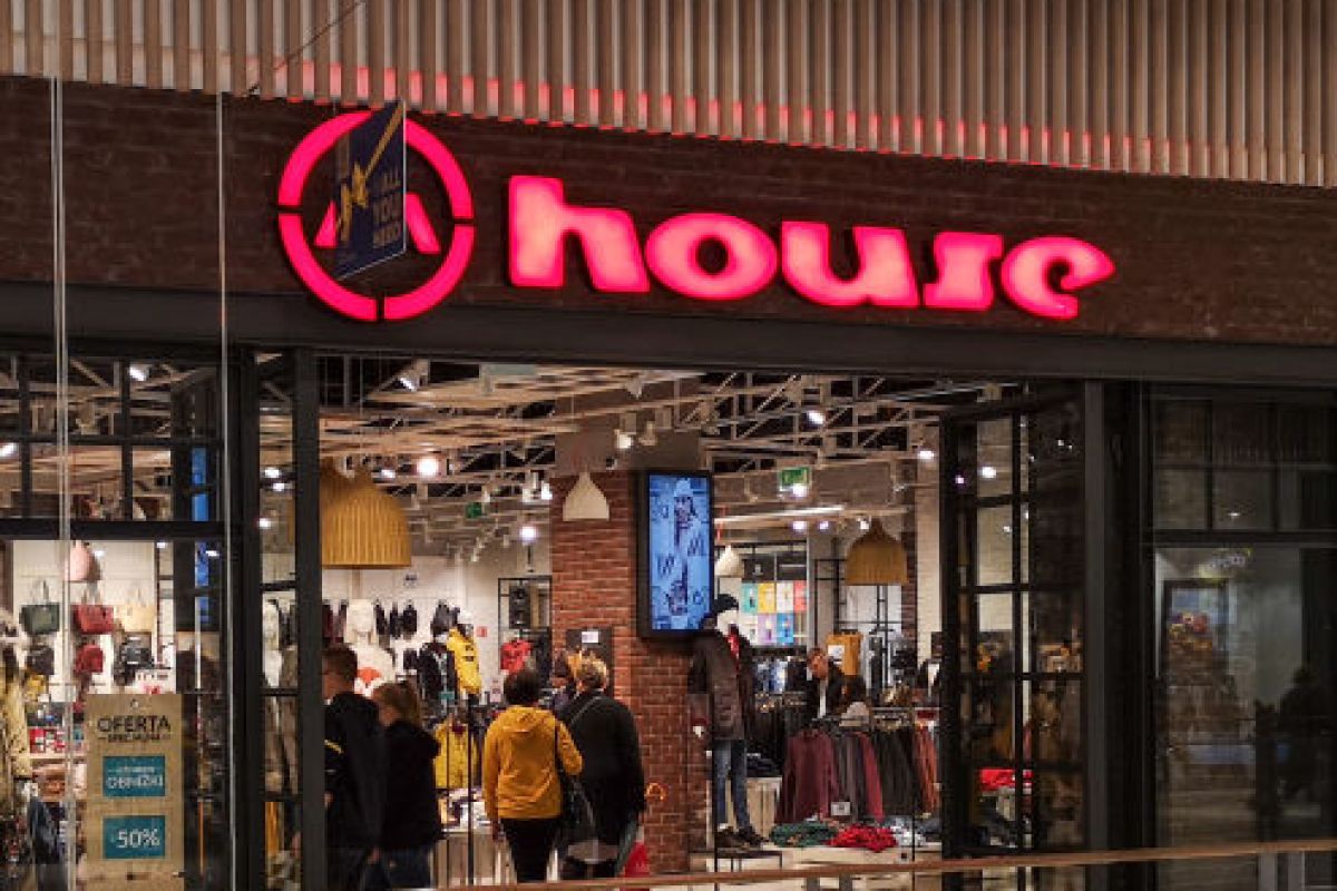 59,99 zł zamiast 199,99 zł w House. Wiosenne kurtki i płaszcze w niższej cenie