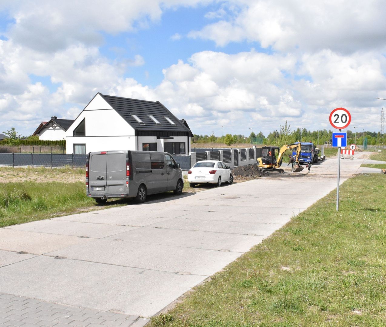 Nowa droga powstaje przy ulicy Hadyny, gdzie trwa również budowa nowego żłobka.