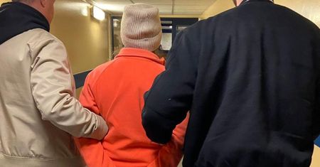 Podpaliła włosy na dworcu i uciekła. Po dwóch miesiącach policja zatrzymała 35-latkę